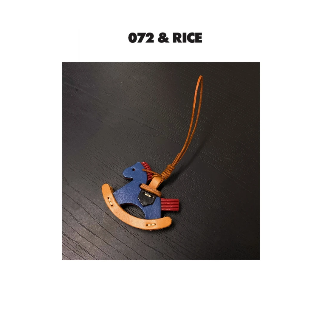 072 & RICE【小木马】简约气质百搭皮质挂饰 FD0071