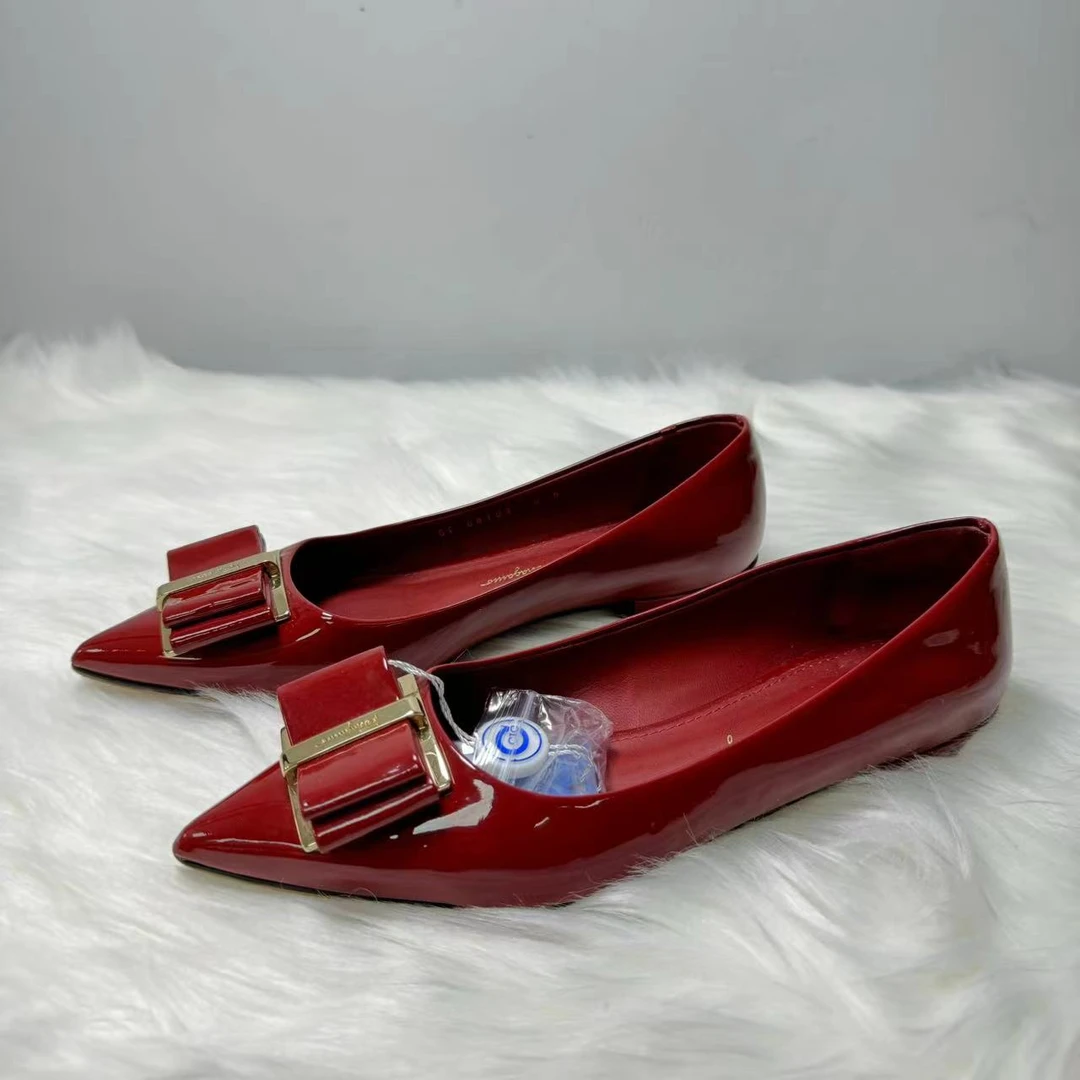 FERRAGAMO/菲拉格慕【99新】红色漆皮休闲平底鞋 36.5码 编号：Y84