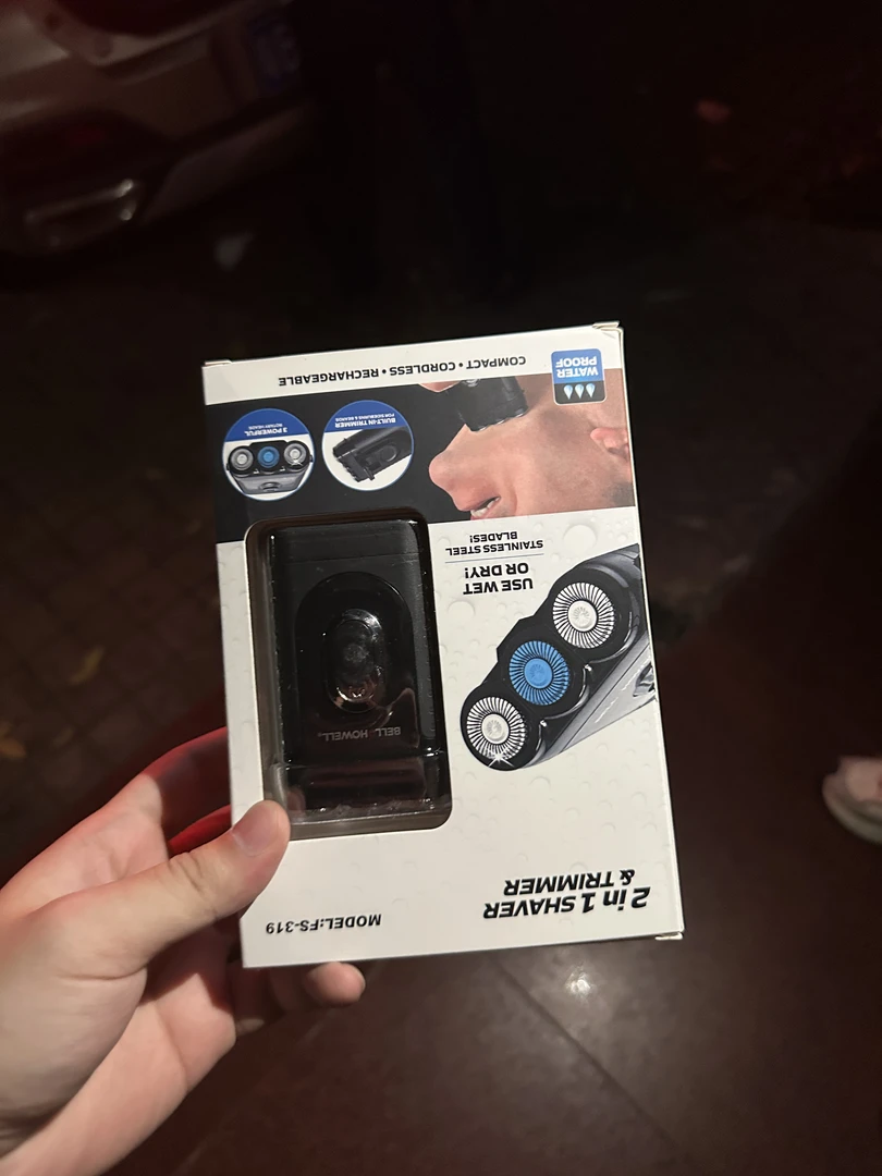 准新品  电动剃须刀