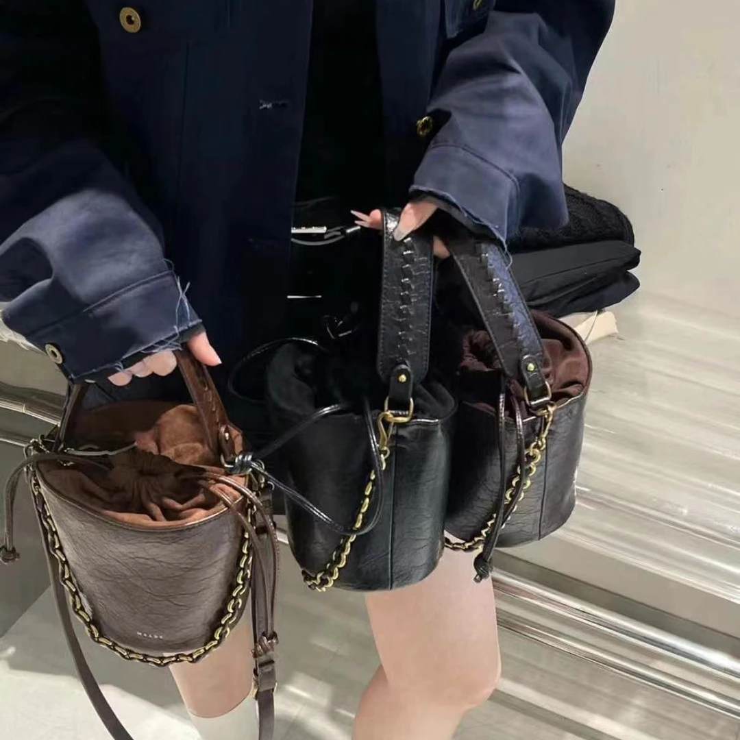 秋冬新款时尚百搭女士手提水桶包设计师款潮流小众单肩斜挎包3708