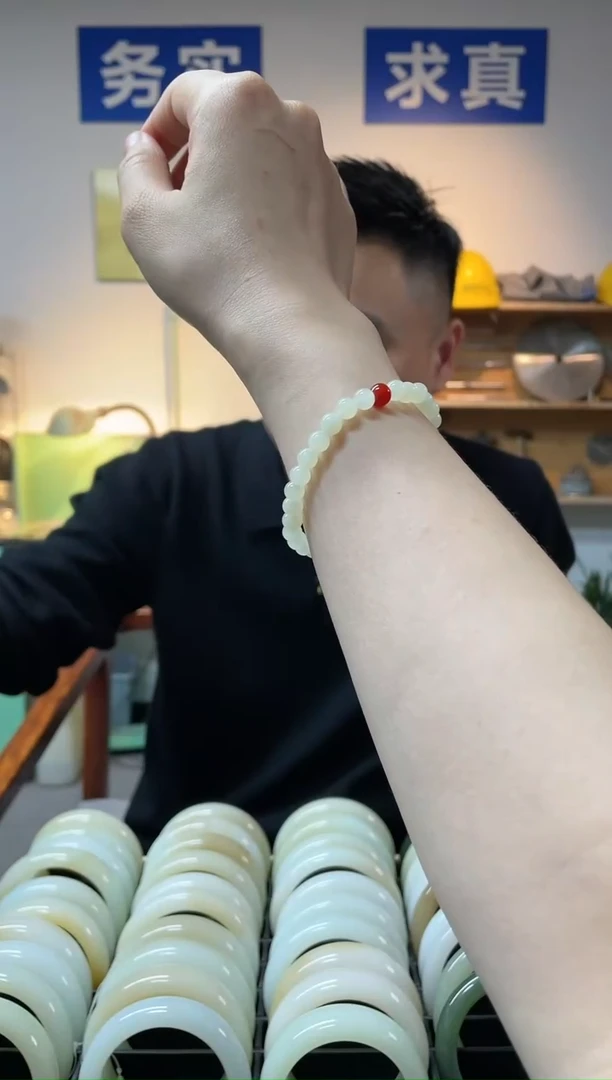 【闪购商品】和田玉手链未镶嵌暖色卡5-6手串一条
