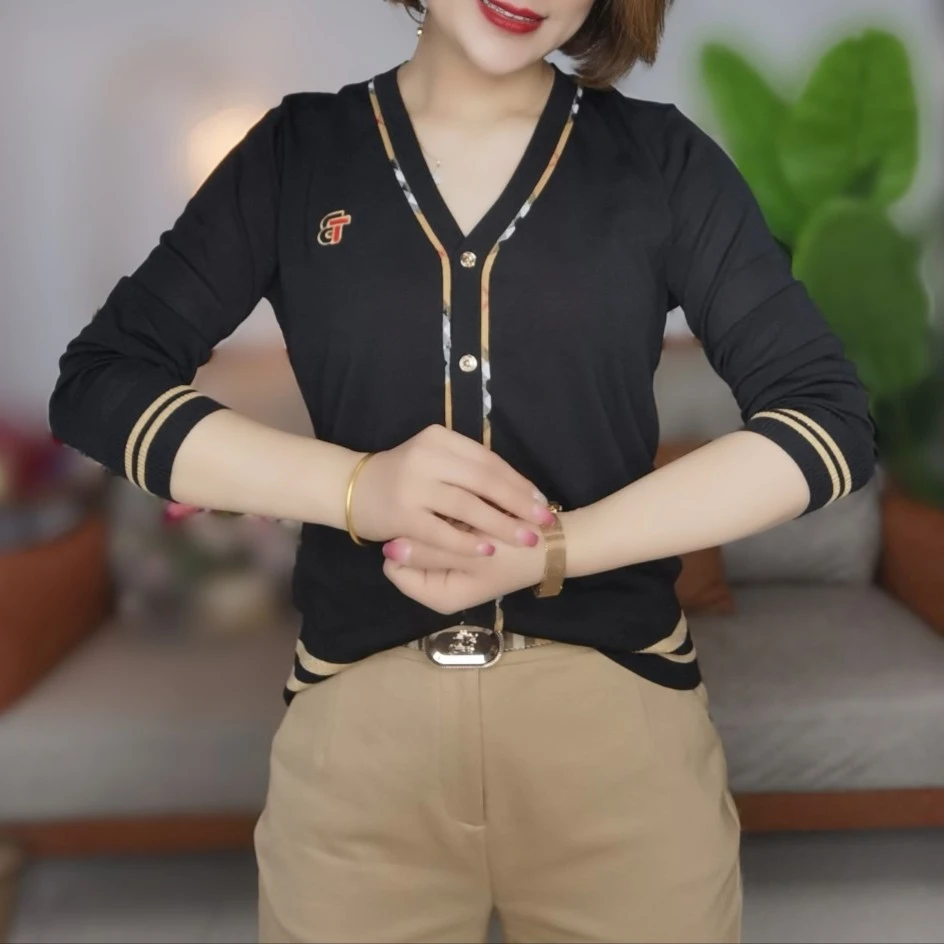 伴月伊人高定刺绣V领开衫针织百搭显瘦气质修身打底长袖101125