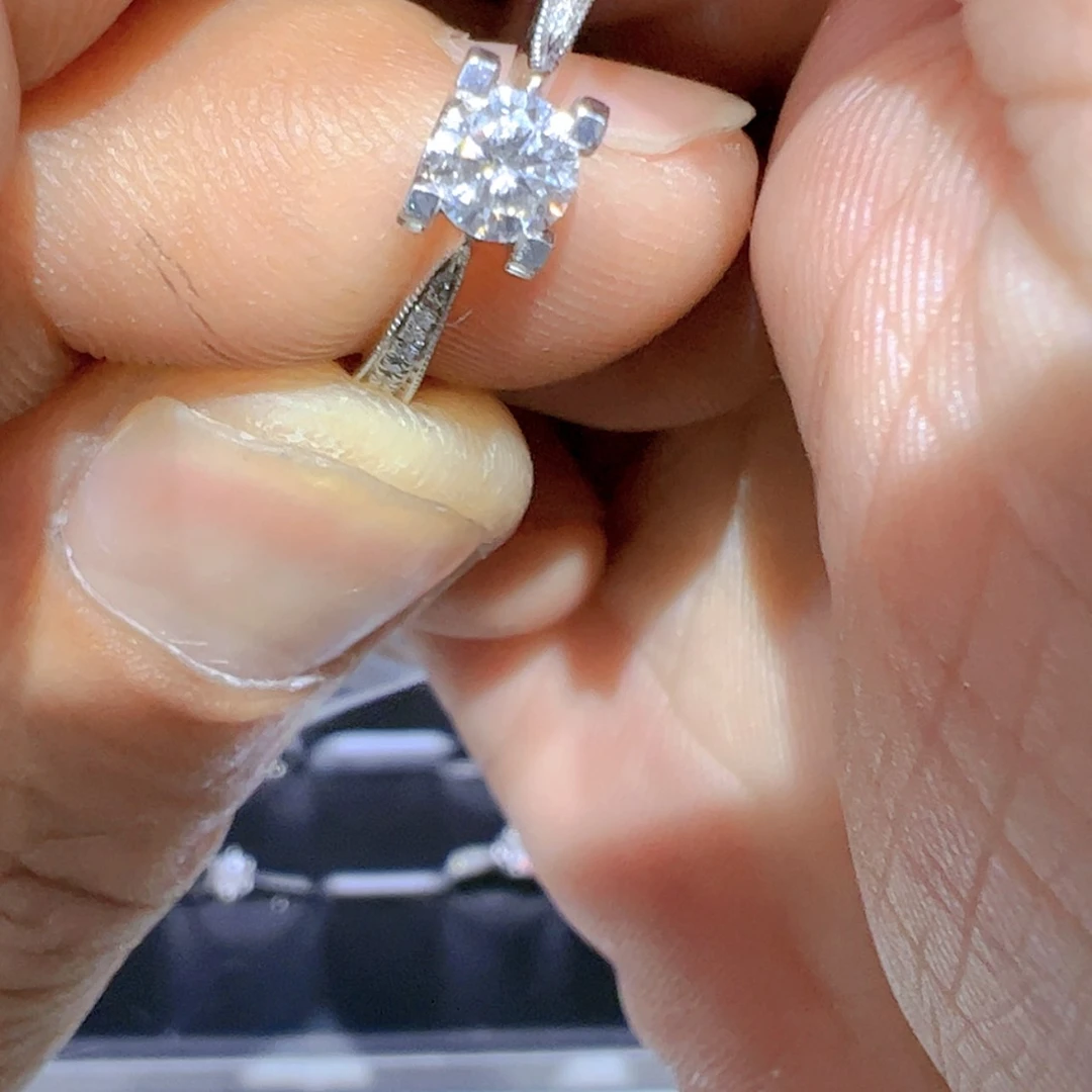 【闪购商品】钻石戒指/指环18K金镶嵌?*