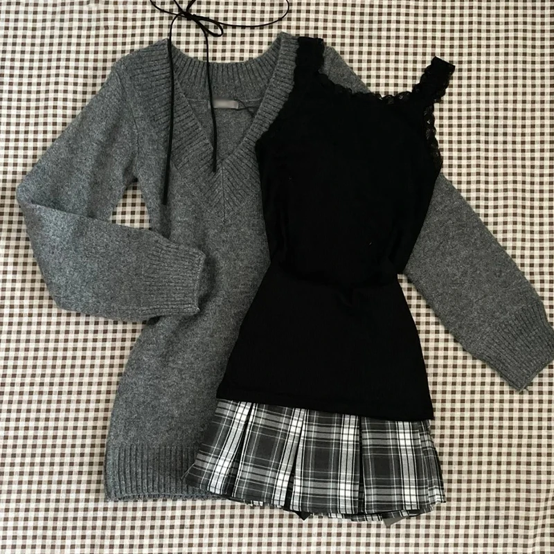 特价秋冬2024新款灰色V领毛衣女秋冬内搭吊带高级短裙三件套5238