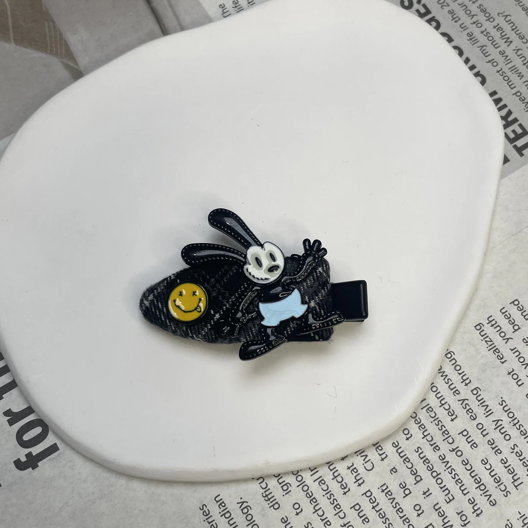 F0131韩东大门古灵精怪可爱卡通煤球三指中抓AB面黑色简约百搭