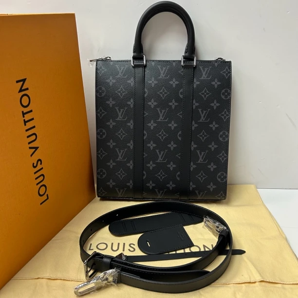 全新未使用 LouisVuitton/路易威登 全新黑老花琴谱斜挎包910
