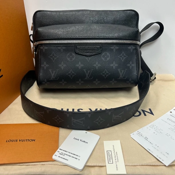 95新 LouisVuitton/路易威登 98新黑花outdoor斜挎相机包1260