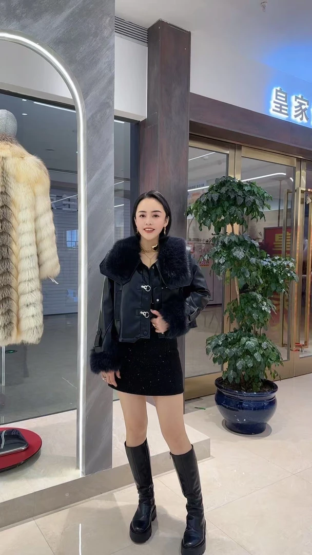张洪波夫妇-2024冬季新款大毛领洋气女款外套