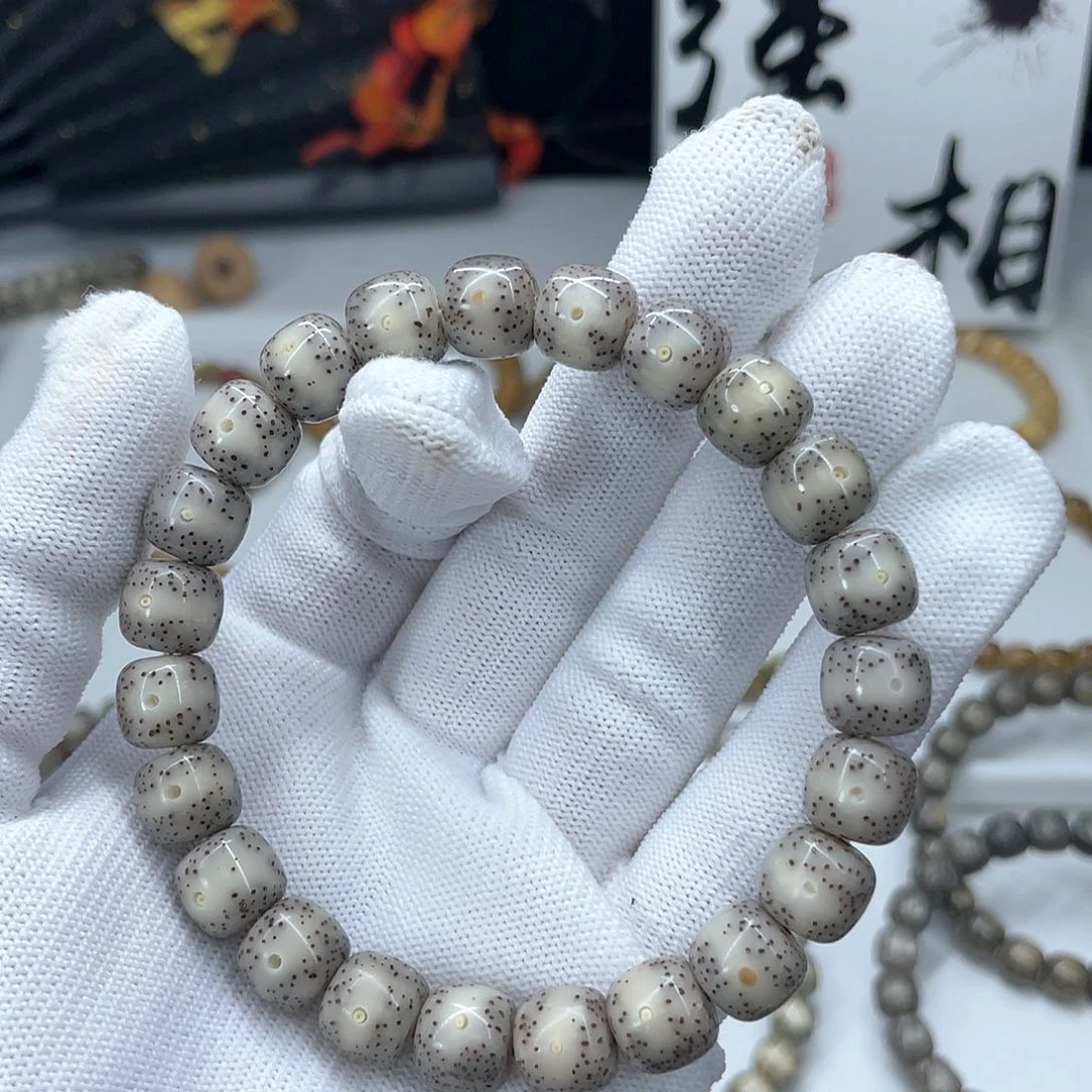 星月菩提吊坠17。10/9灰冰通体留白