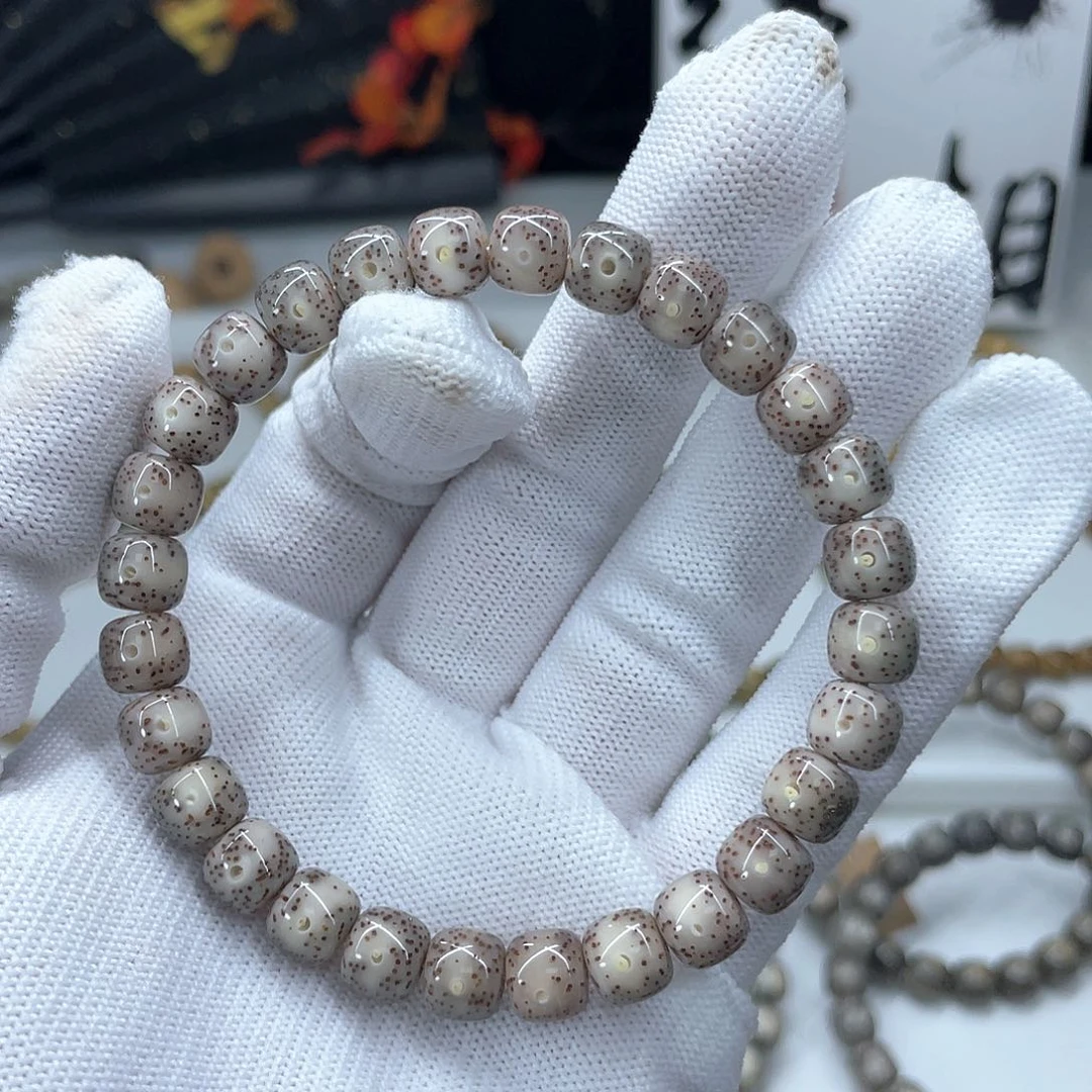 星月菩提吊坠11。8/7灰粉冰黄金瞳