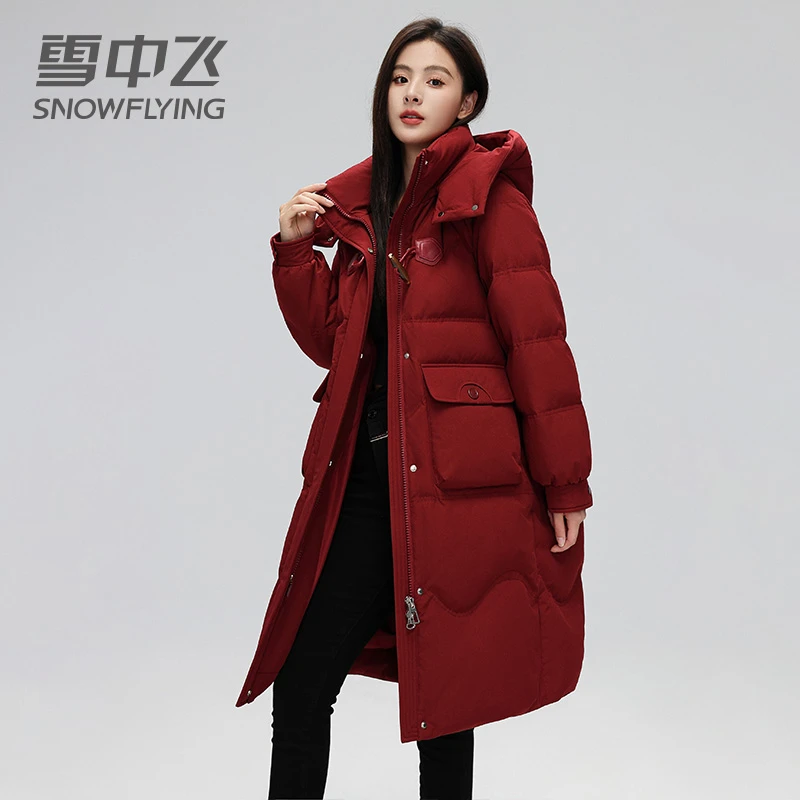 SNOW FLYING/雪中飞【牛角扣款】红色长款时尚防风雪中飞羽绒服女