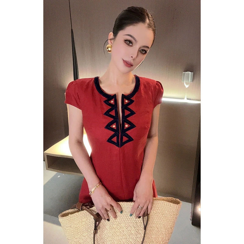 （特价）圆领绣花刺绣连衣裙Q27718