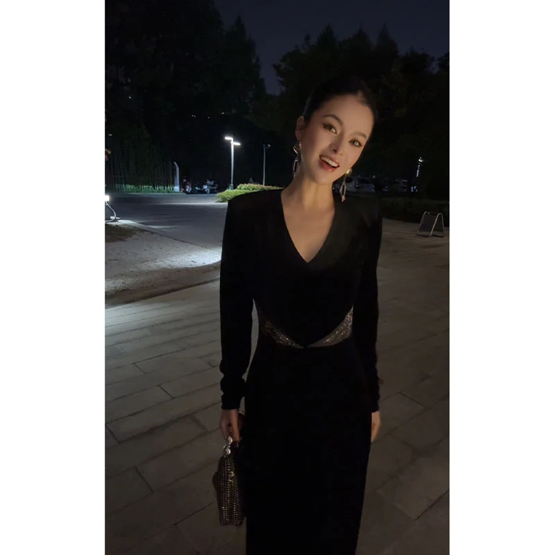 （特价原创）重工V领烫钻拼接丝绒长袖连衣裙Q27947