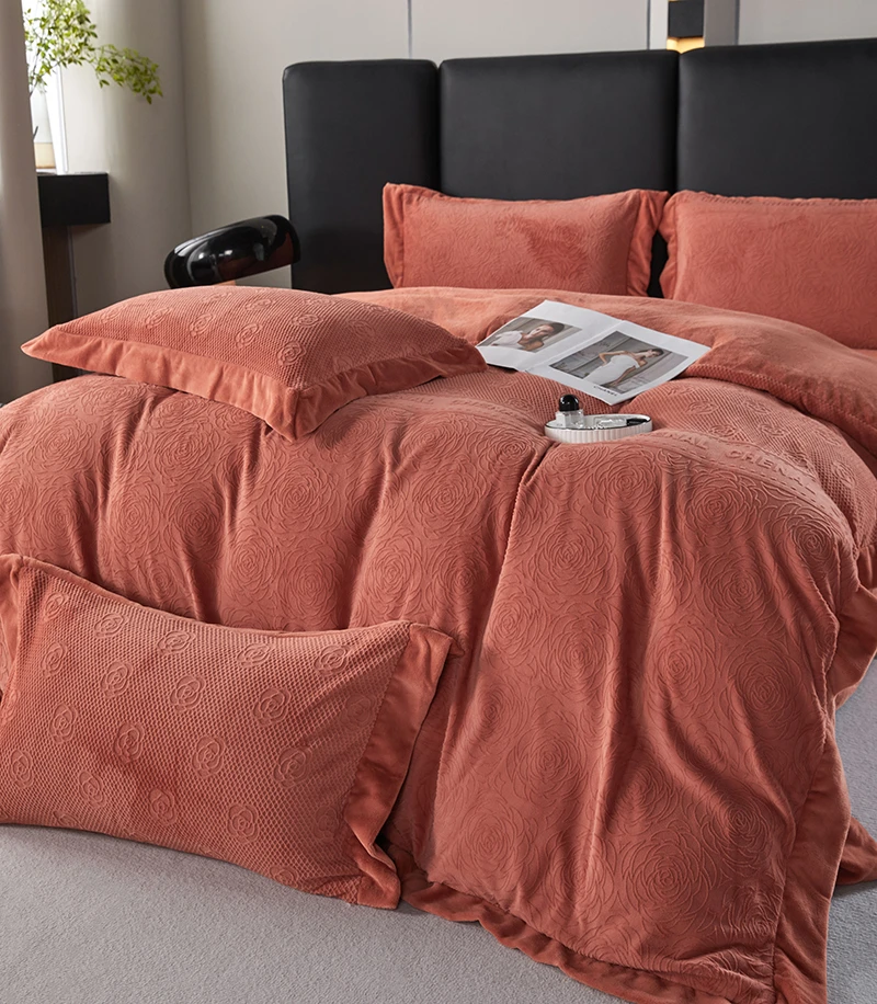 【蔓莎玫瑰】加厚高克重牛奶绒床盖款四件套纯色雕花高端轻奢床品