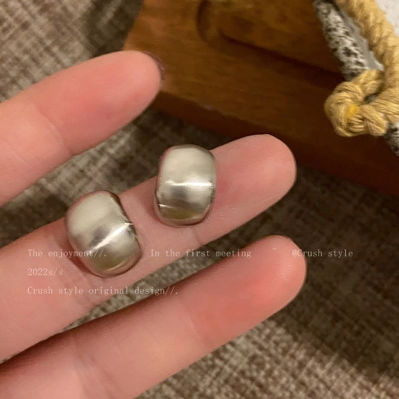 气质辣妹~简约不规则金属耳钉女港风气质百搭耳环2023年新款潮耳