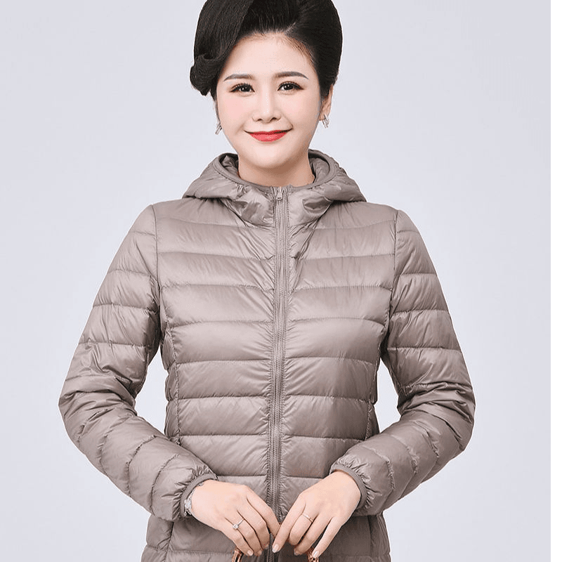 波司登轻薄加肥加大码羽绒服女中老年胖mm妈妈冬装轻便短款特大号