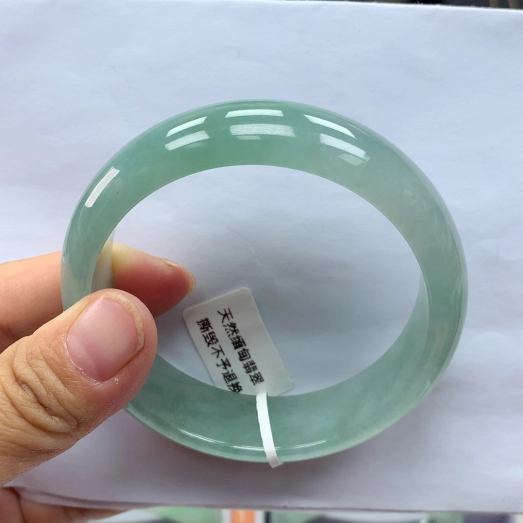 翡翠手镯未镶嵌翡翠手镯