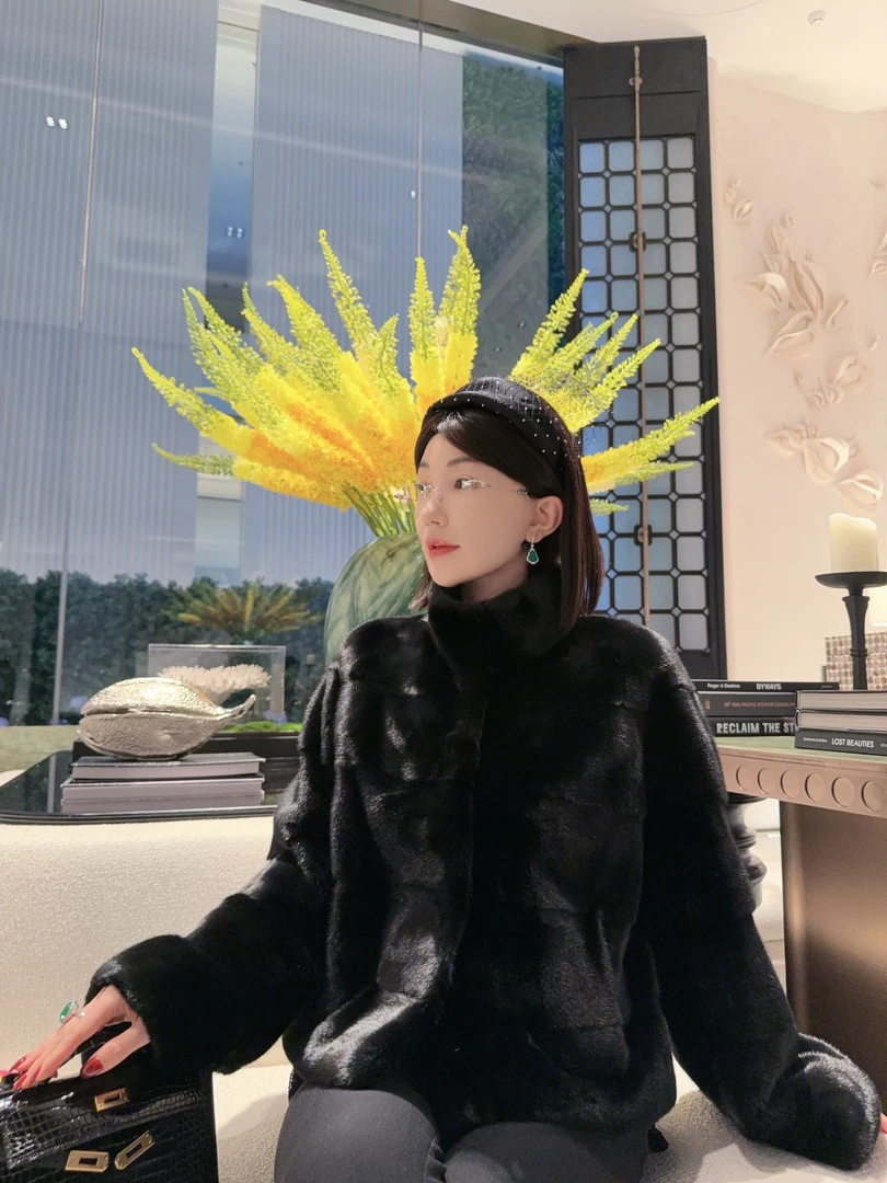 Betty Bairn【江南慢】进口本色黑横排工艺水貂毛皮立领外套BW6781