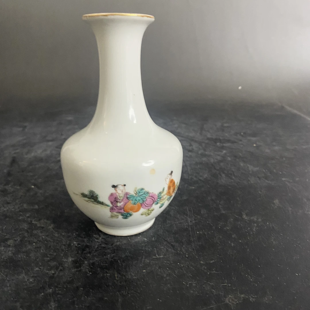 155粉彩婴戏图赏瓶