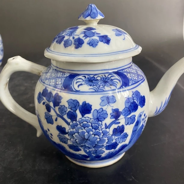 6662 青花花卉执壶