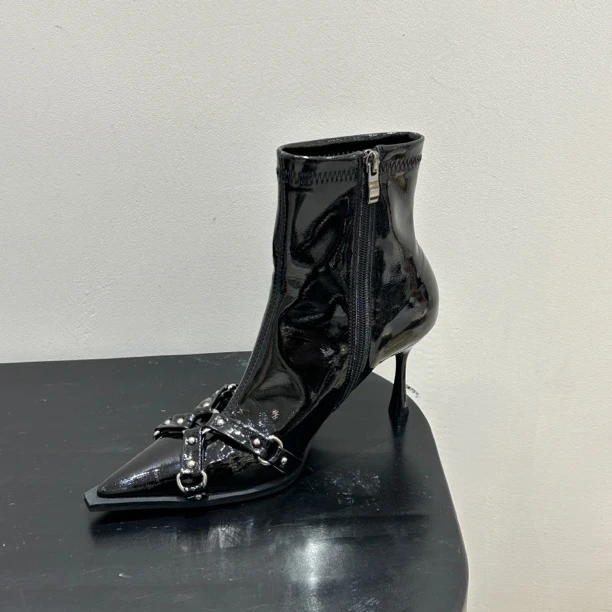 2024秋冬新款尖头细跟欧美时尚高跟短靴金属扣交叉瘦瘦靴5566-5