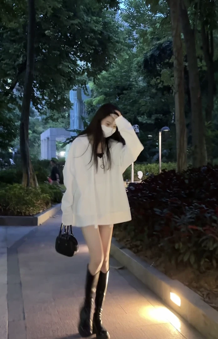 【白羊】立减剪裁秋季慵懒风卫衣宽松休闲百搭连帽卫衣降温穿搭上衣