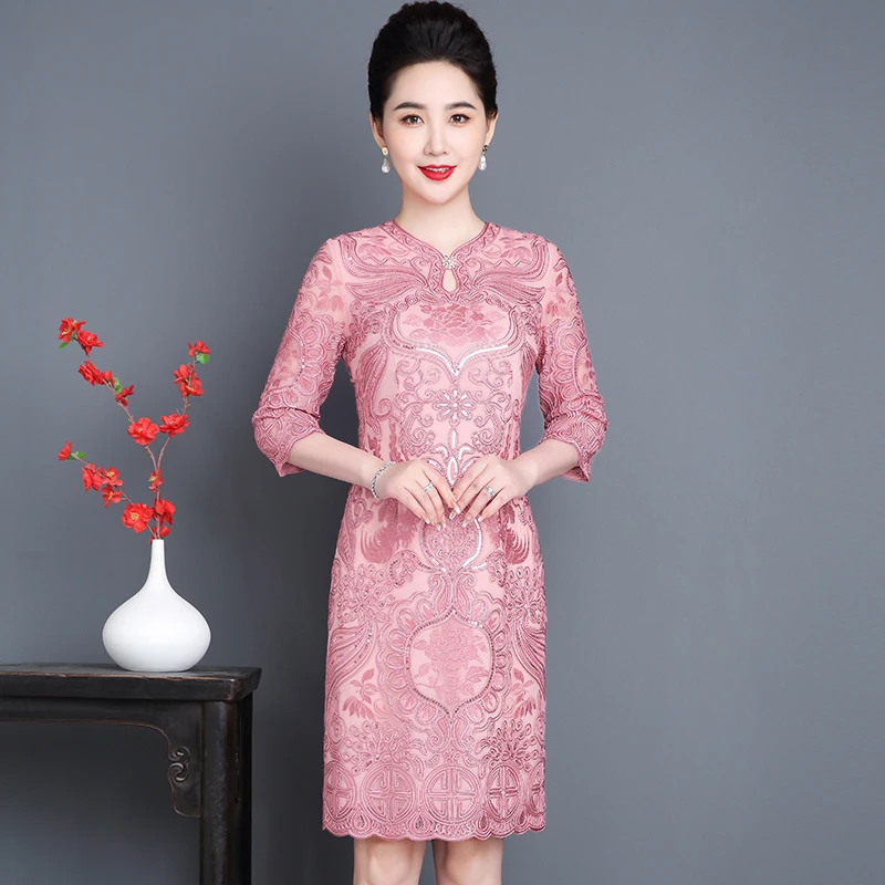 年轻小个子喜婆婆喜妈妈婚宴礼服高档春装新款蕾丝浅色连衣裙