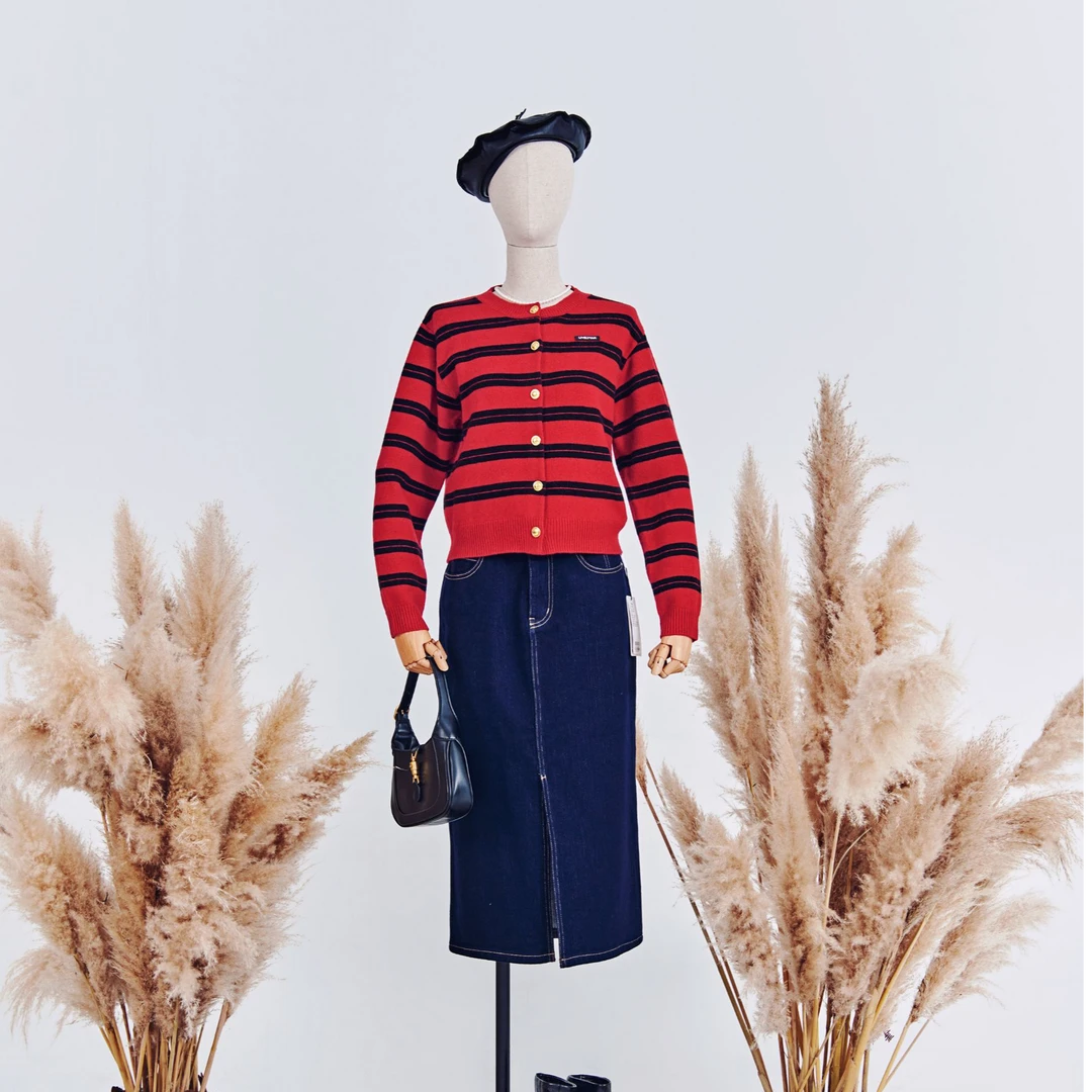 俪妍【LIVELY·YAN】24冬季新款羊毛衫77511开衫条纹时尚造型格纹