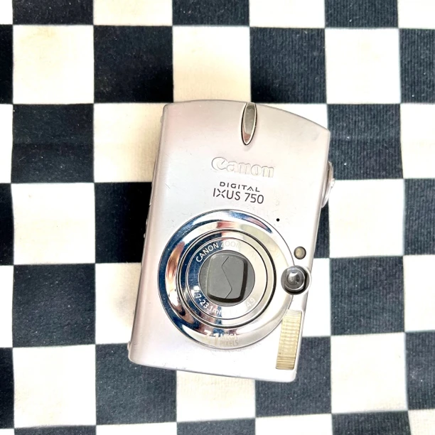 9新 Canon/佳能 佳能ixus750网红款冷白(二手售出no退换)