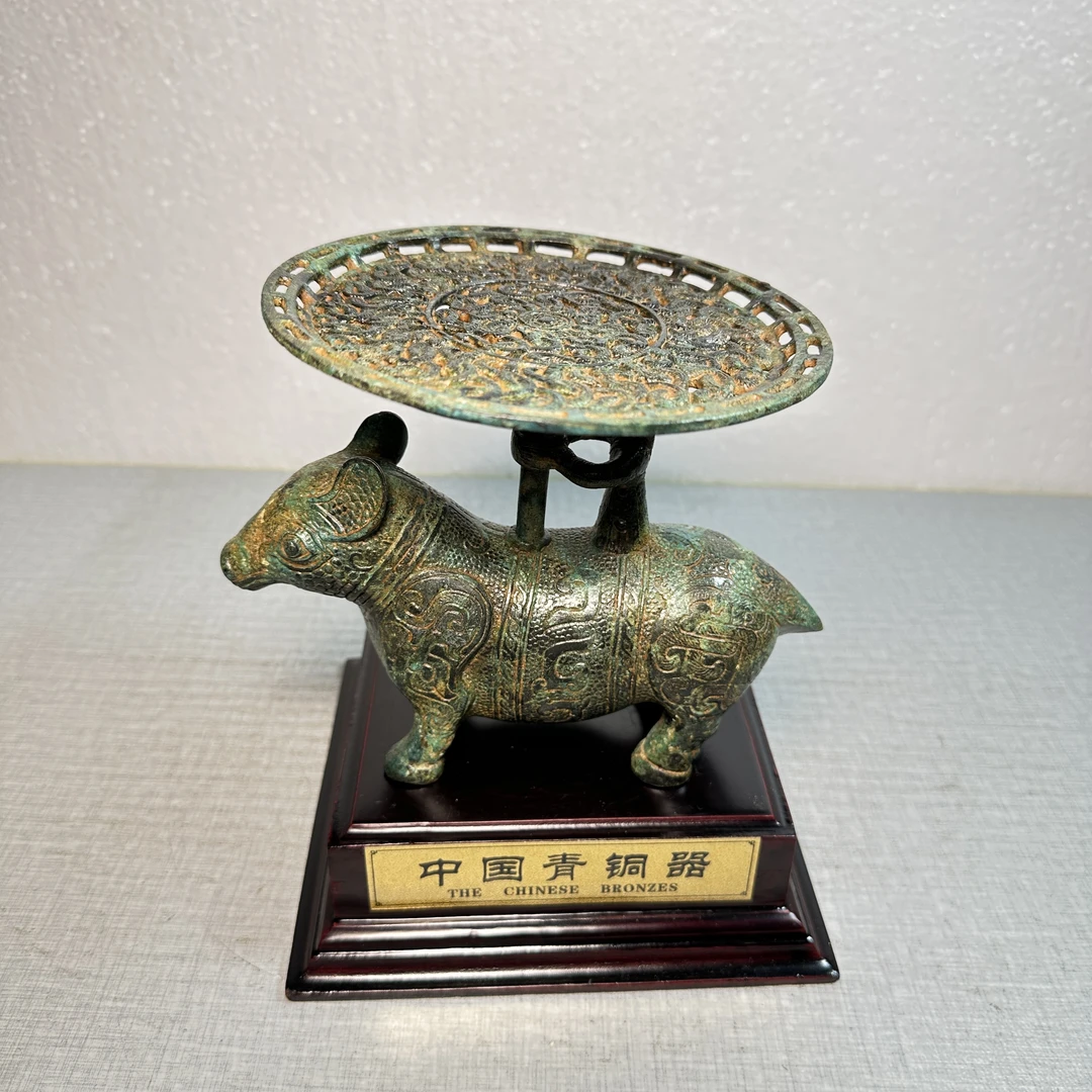 仿古青铜器战国铜牺立人擎盘家具装饰古玩收藏博古架茶宠工艺品