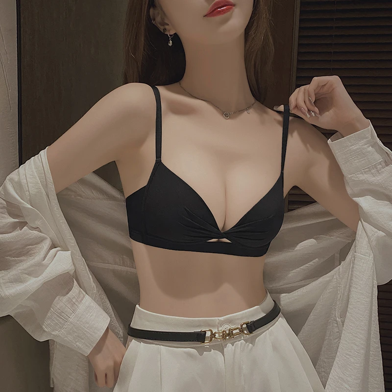维多利亚内衣女薄款小胸聚拢无钢圈收副乳防下垂性感无痕文胸套装