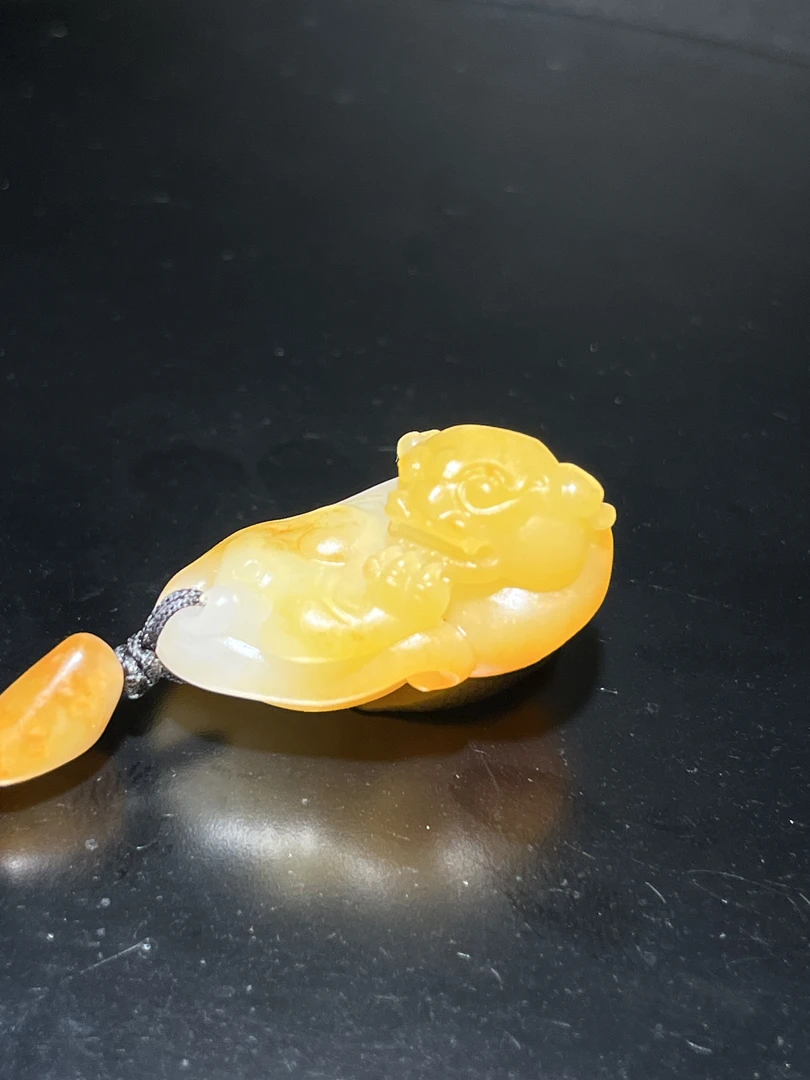 独籽沁色带玉种貔貅