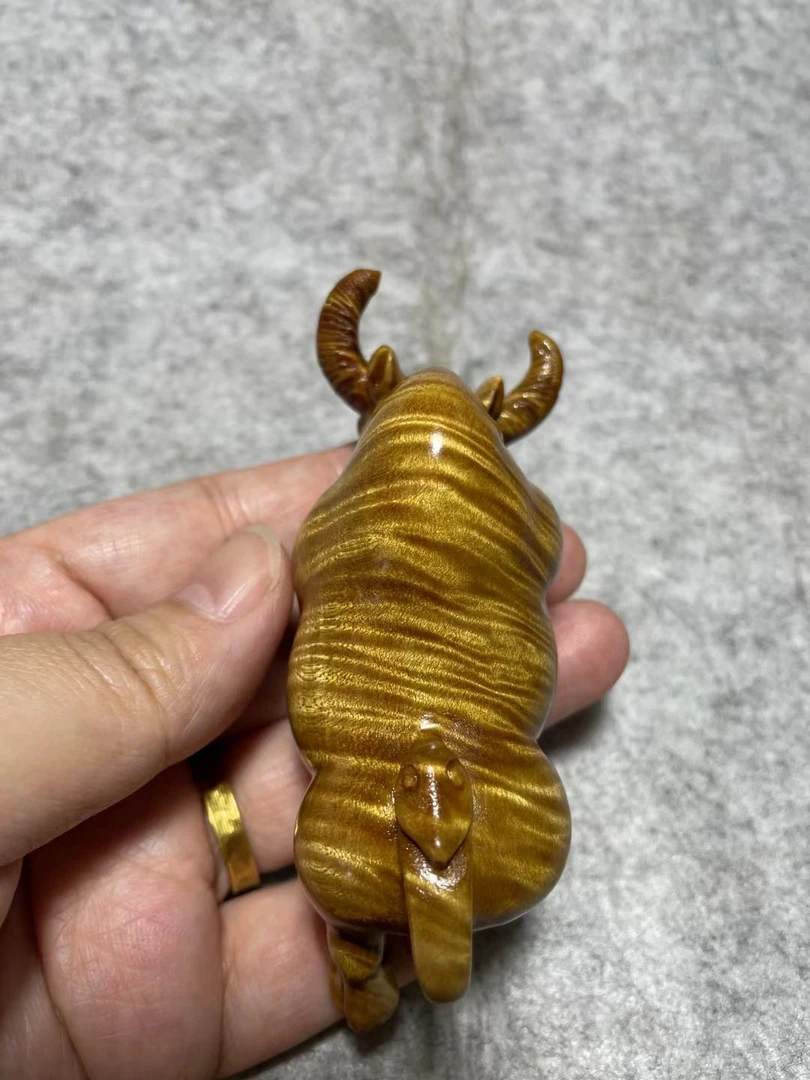 爆满水波纹金丝楠木水波纹牛气冲天手把件摆件