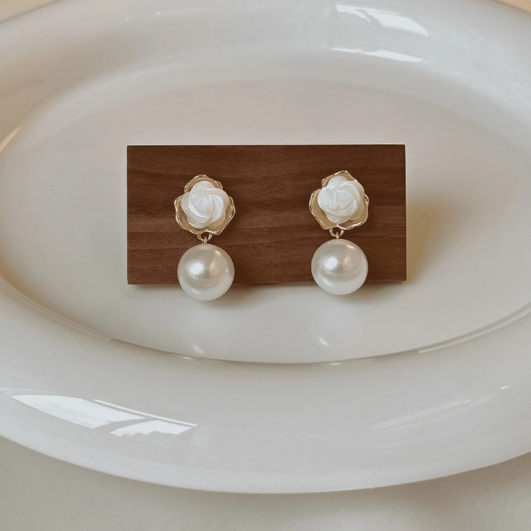 铜合金耳饰 丹妮丝南法玫瑰温柔珠珠耳钉气质法式小香风耳饰百搭