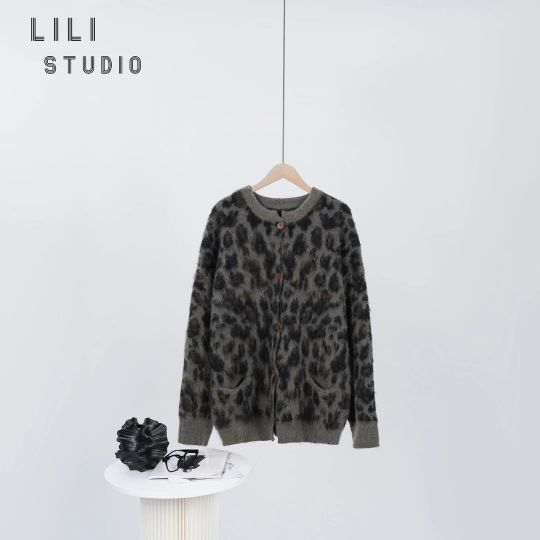 「琥珀豹纹」不理理冬季新款女装宽松圆领开衫毛衣女