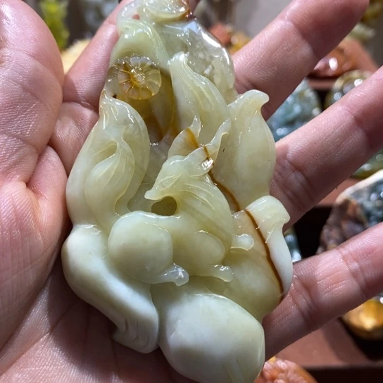 蛇纹石玉颈饰未镶嵌