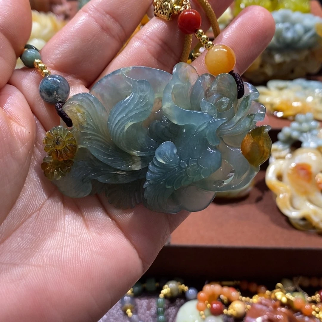 蛇纹石玉颈饰未镶嵌