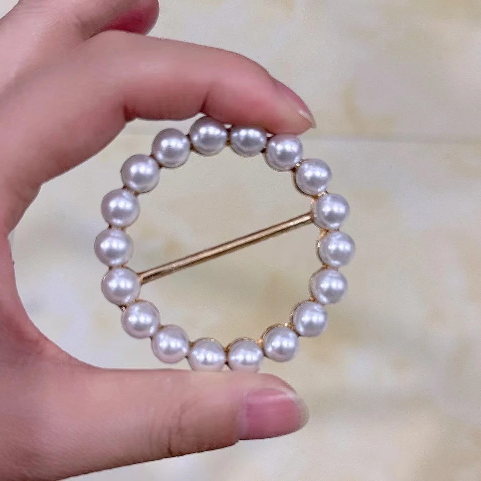 气质百搭款大圆圈丝巾扣