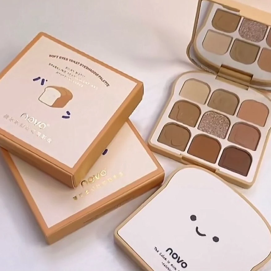 睛采柔幻吐司眼影盘色彩浓郁