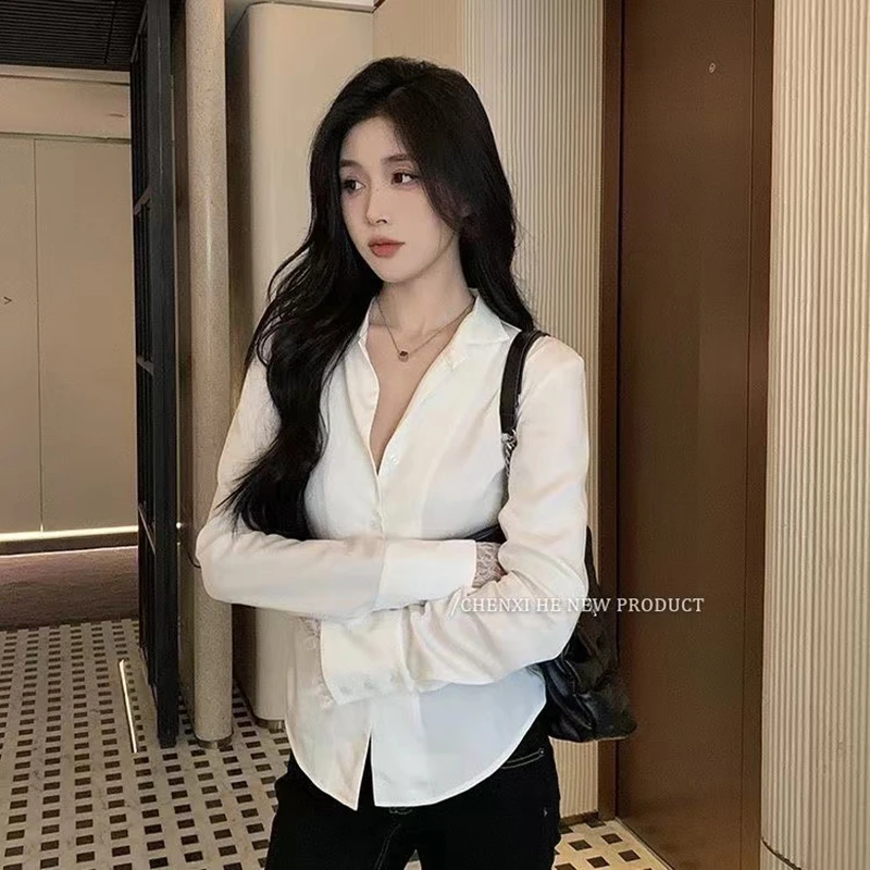 纯欲收腰显瘦黑色百搭长袖衬衫女小V领蕾丝拼接打底内搭短款上衣