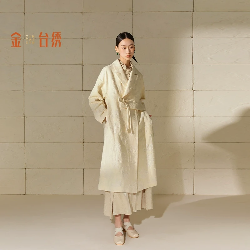 金台绣新中式盘扣风衣女国风亚麻提花西装领系带外套2025款J36805