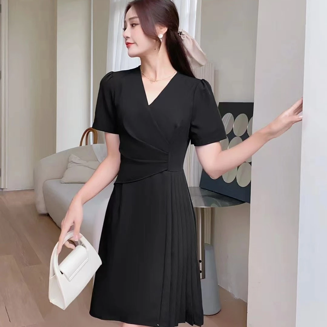 时尚V领短袖连衣裙女2023夏季新款设计感收腰显瘦遮肉中长款裙子