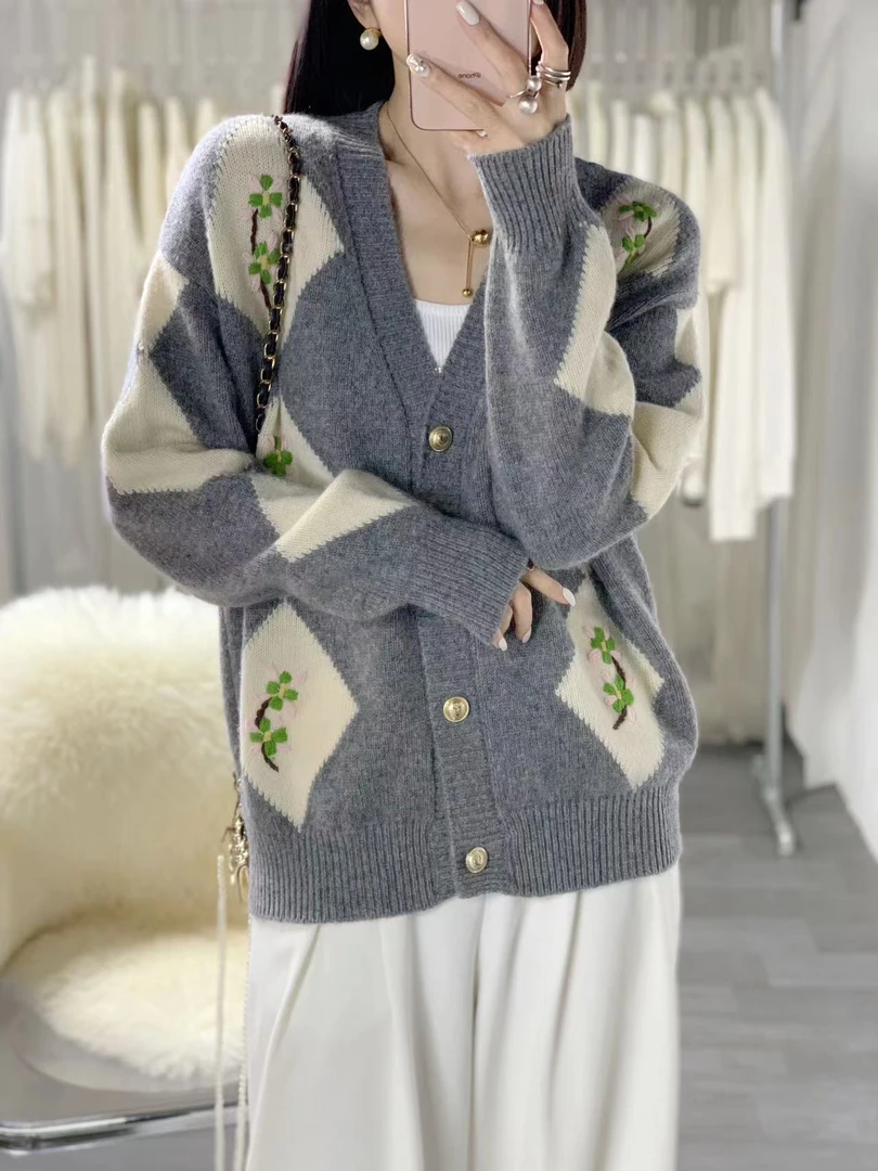 V领重工菱形格绣花宽松时尚小众宽松3758针织开衫欧货2023秋季新