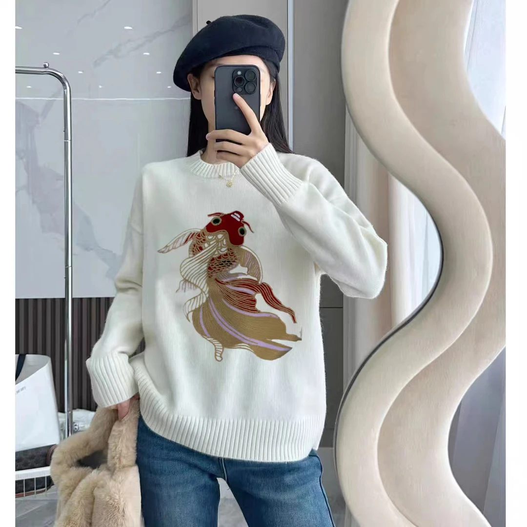 锦鲤刺绣圆领针织衫女7534冬新品复古文艺绣花套头宽松毛衣