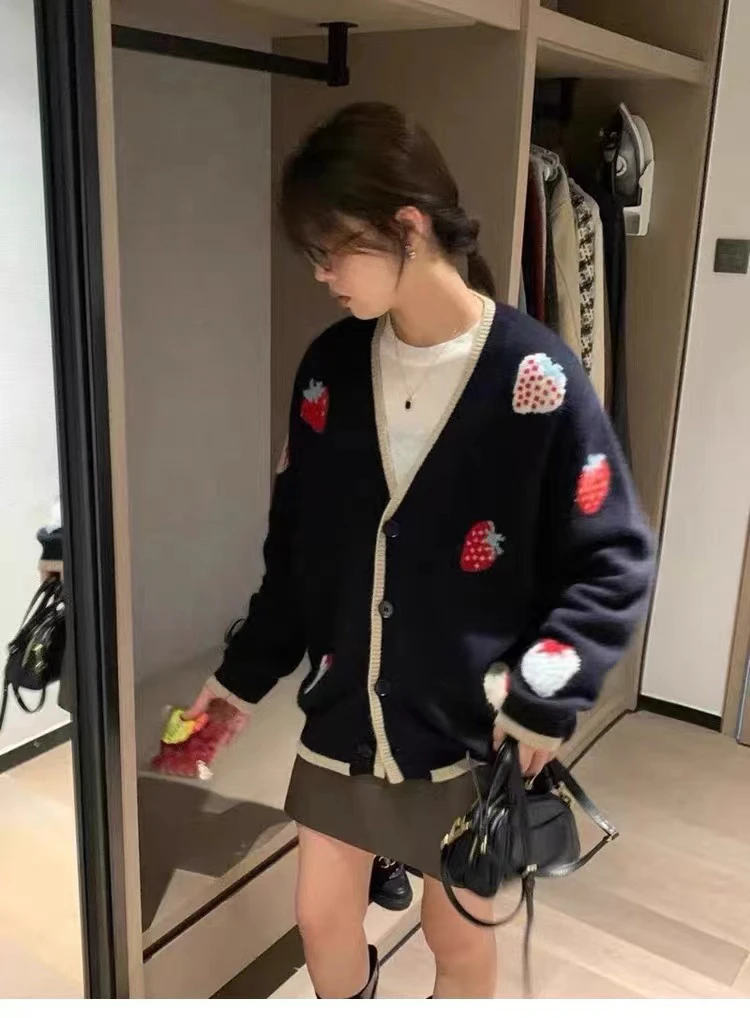 欧洲站秋冬V领重工草莓图案拼色落肩慵懒495针织毛衣开衫 女