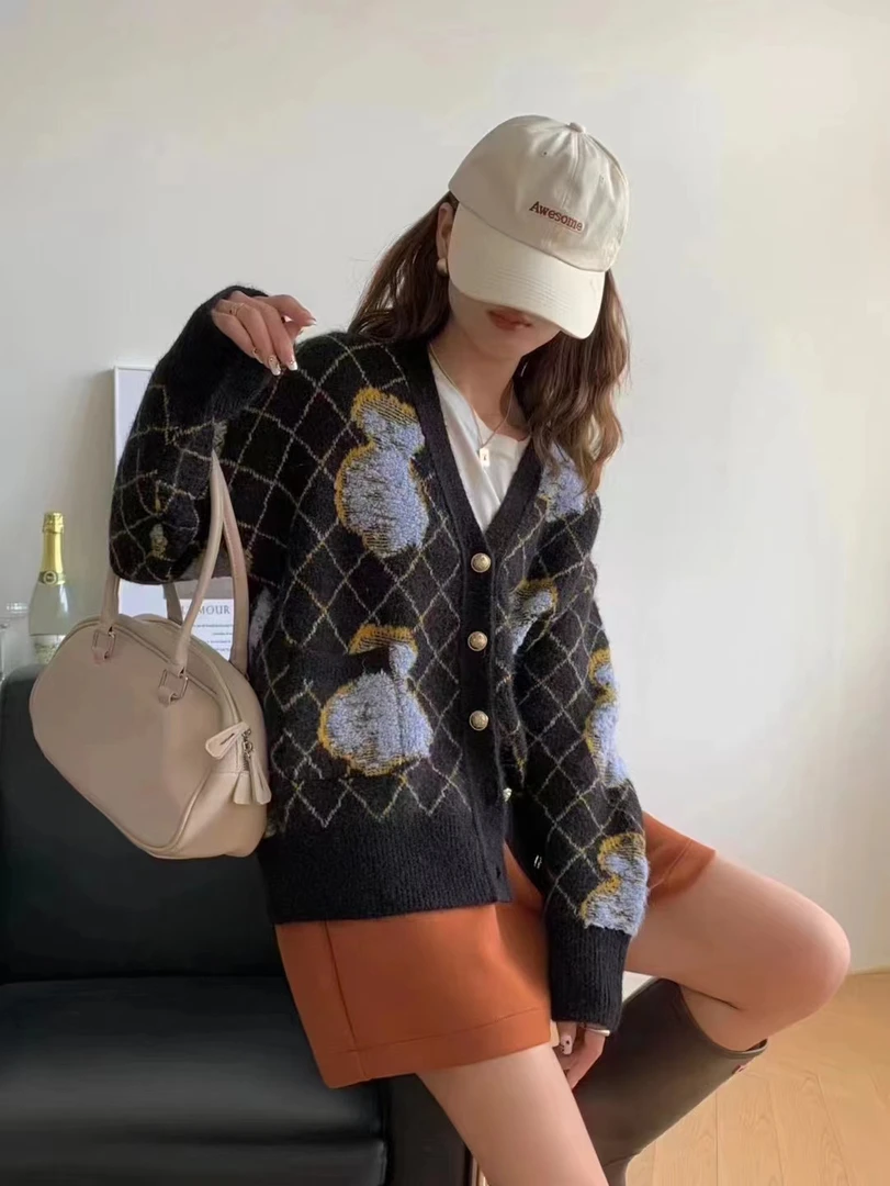 别致独特设计感354拉绒格纹提花针织开衫女冬装新款美拉德上衣