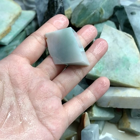 翡翠挂件未镶嵌翡翠原石