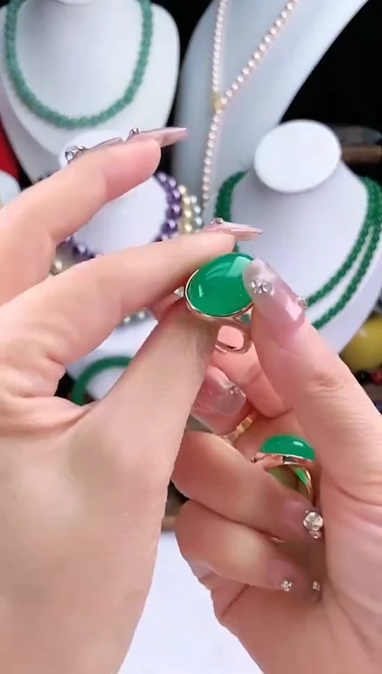 【闪购商品】石英质玉手镯合金祖母绿戒指