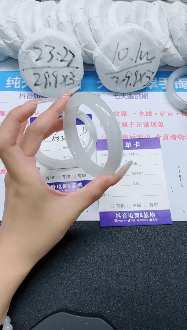 【闪购商品】石英质玉手镯未镶嵌332