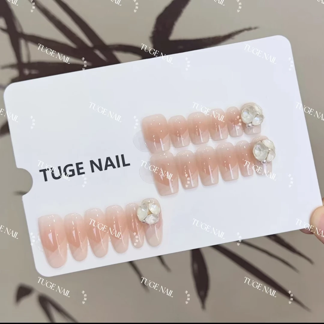 TugeNail “云雾” 秋冬氛围感猫眼美甲气质简约猫眼穿戴甲小鱼儿